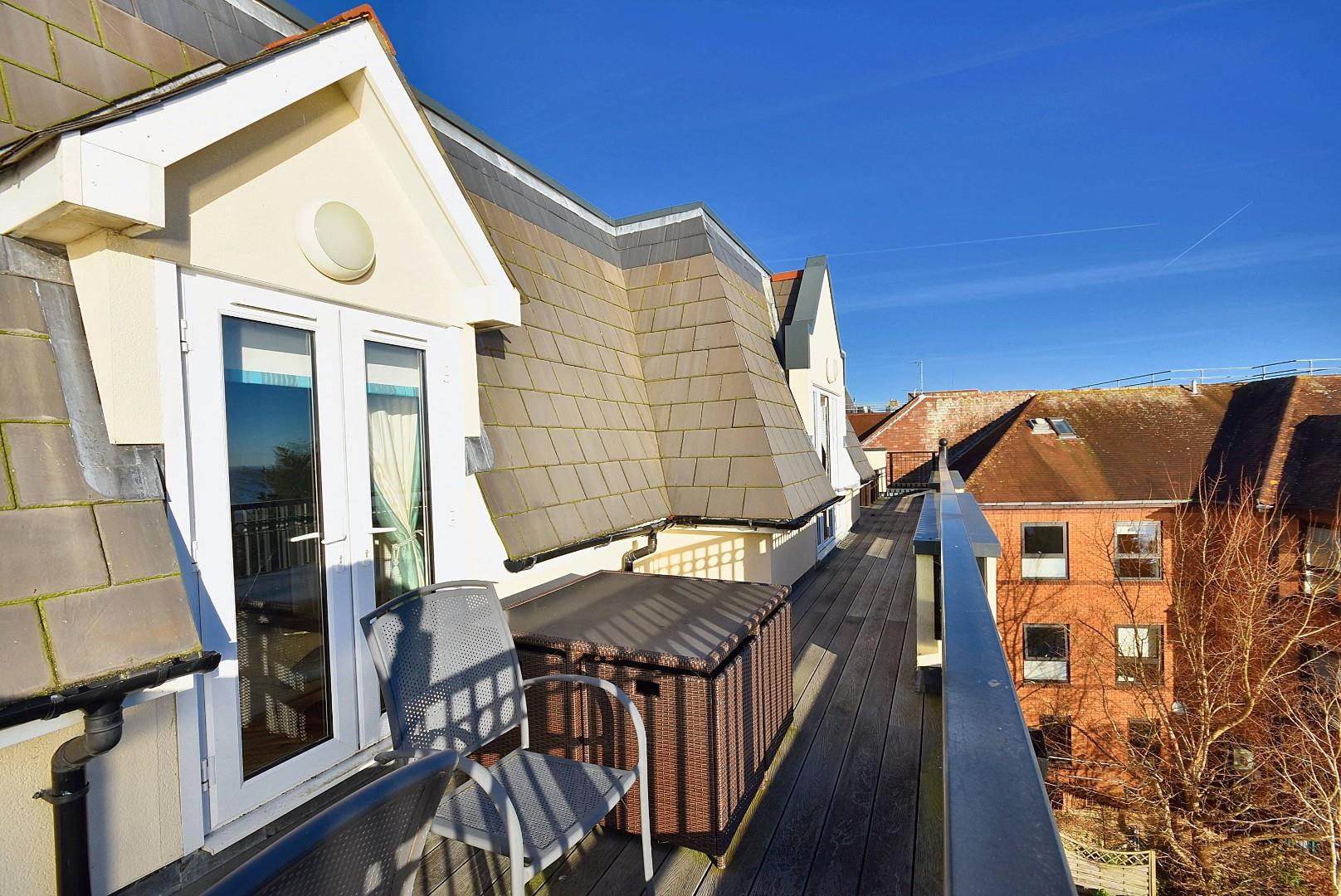 14 Bron Y Glyn Apartments, 18 Bridgeman Road, Penarth, CF64 3AW